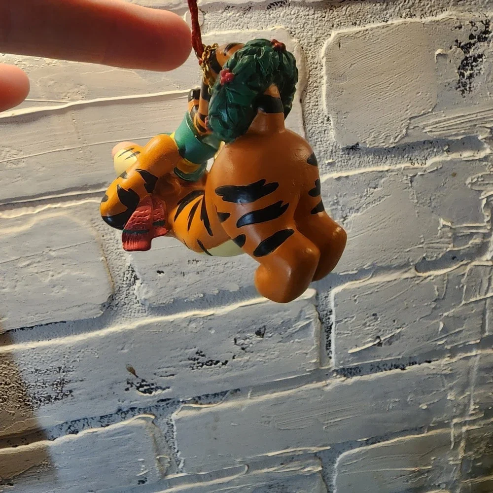 1996 Tigger CHRISTMAS ORNAMENT Bell & Wreath Season of Song Disney Store
